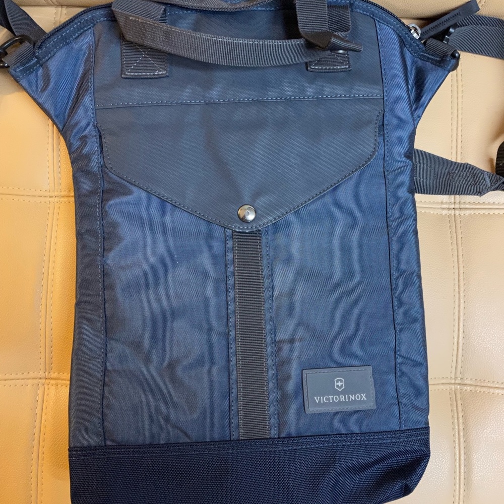 Victorinox Altmont 3.0 Slimline Vertical Laptop Bag Model: 32389701